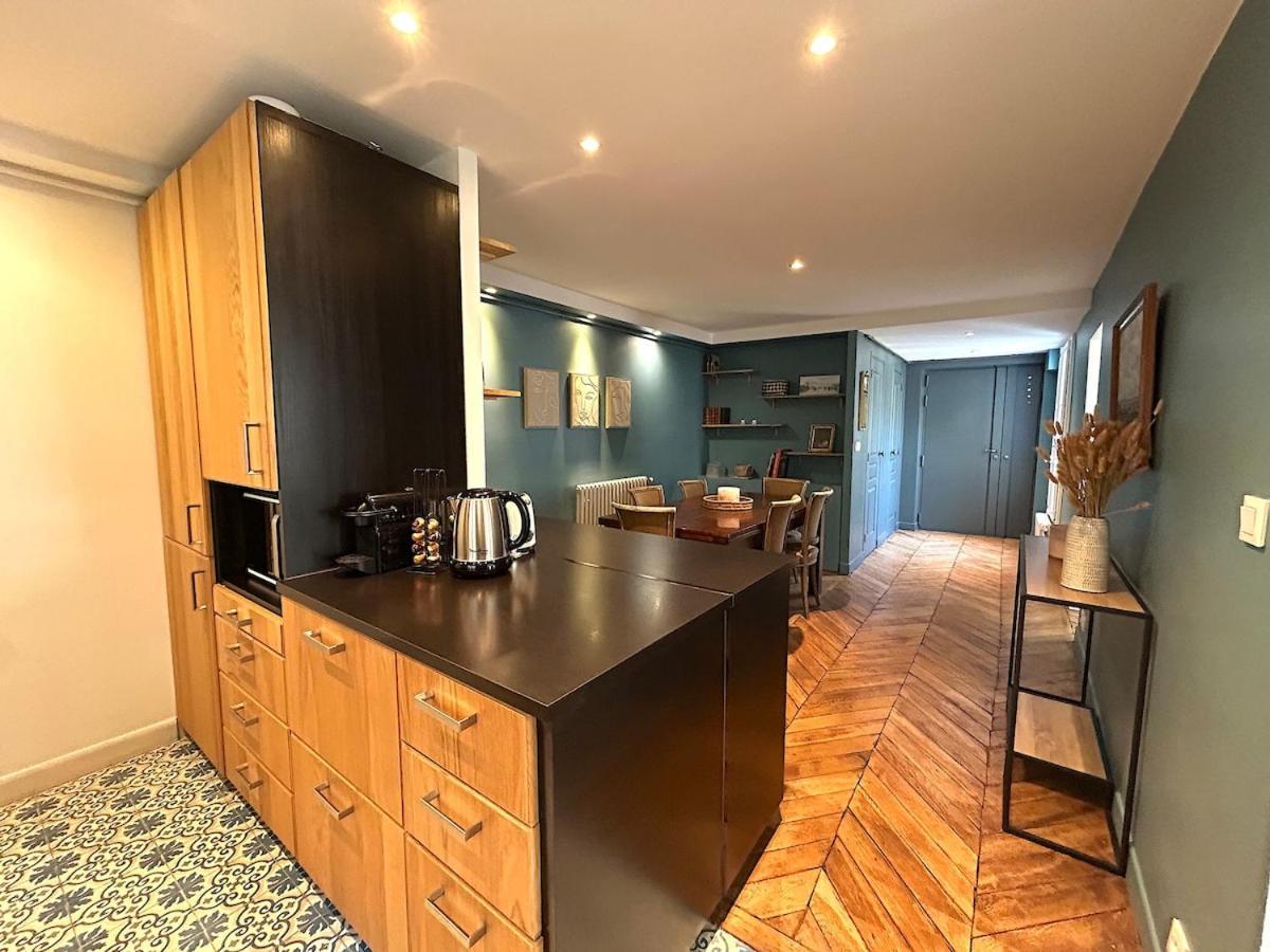 Outstanding And Sunbathed 3 Br * Parijs