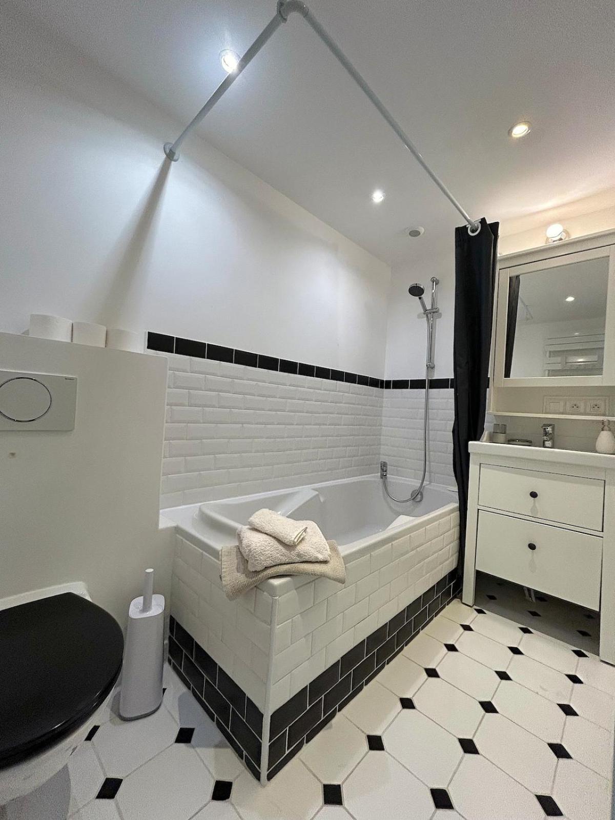 Outstanding And Sunbathed 3 Br