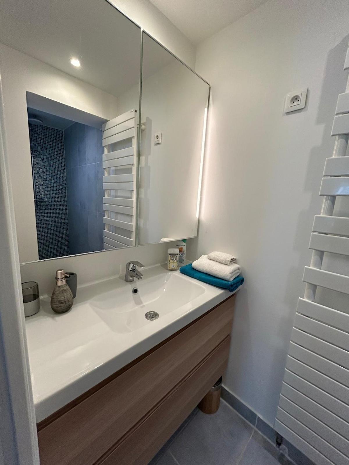 Outstanding And Sunbathed 3 Br *
