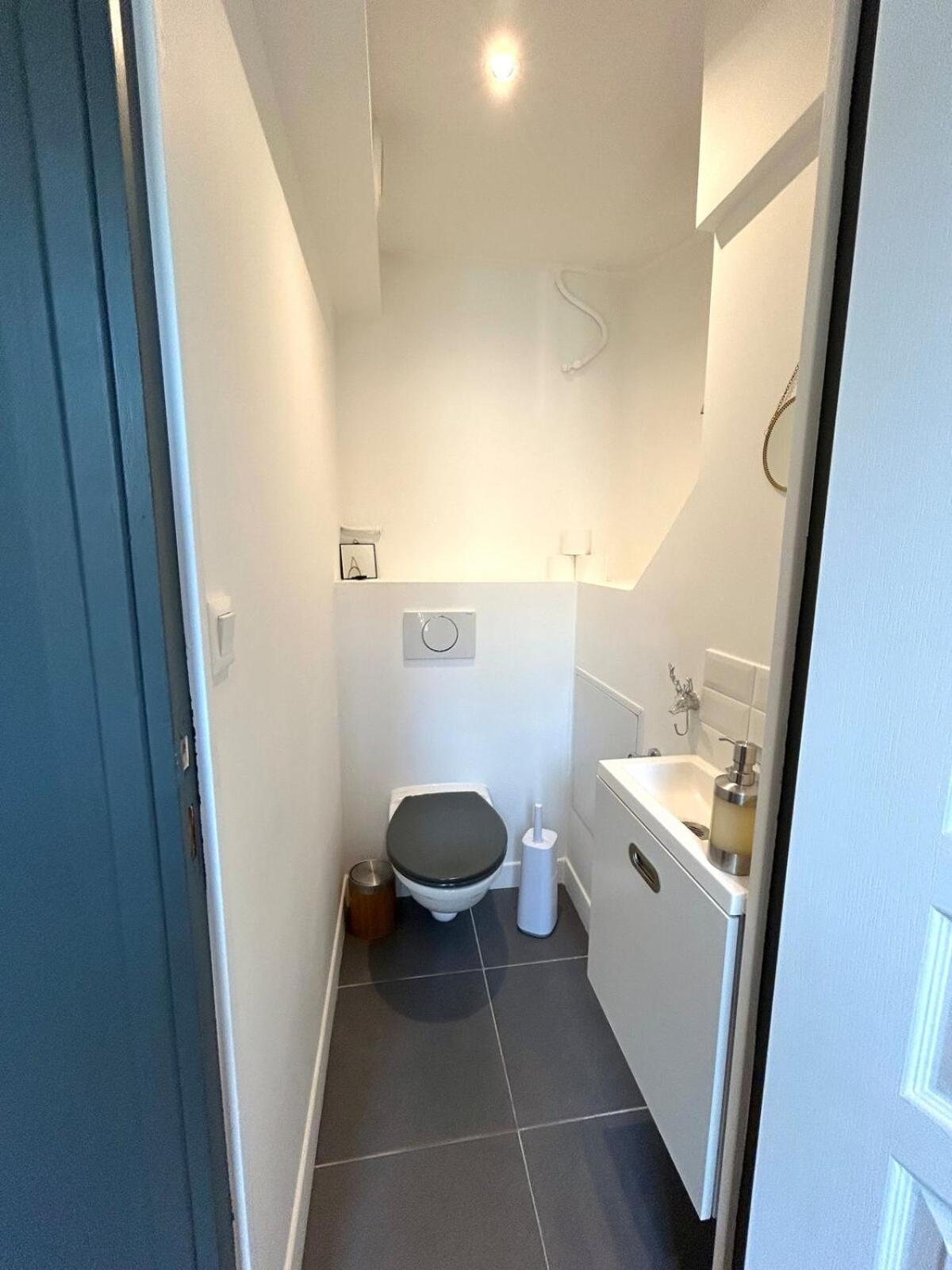 Outstanding And Sunbathed 3 Br * Parijs