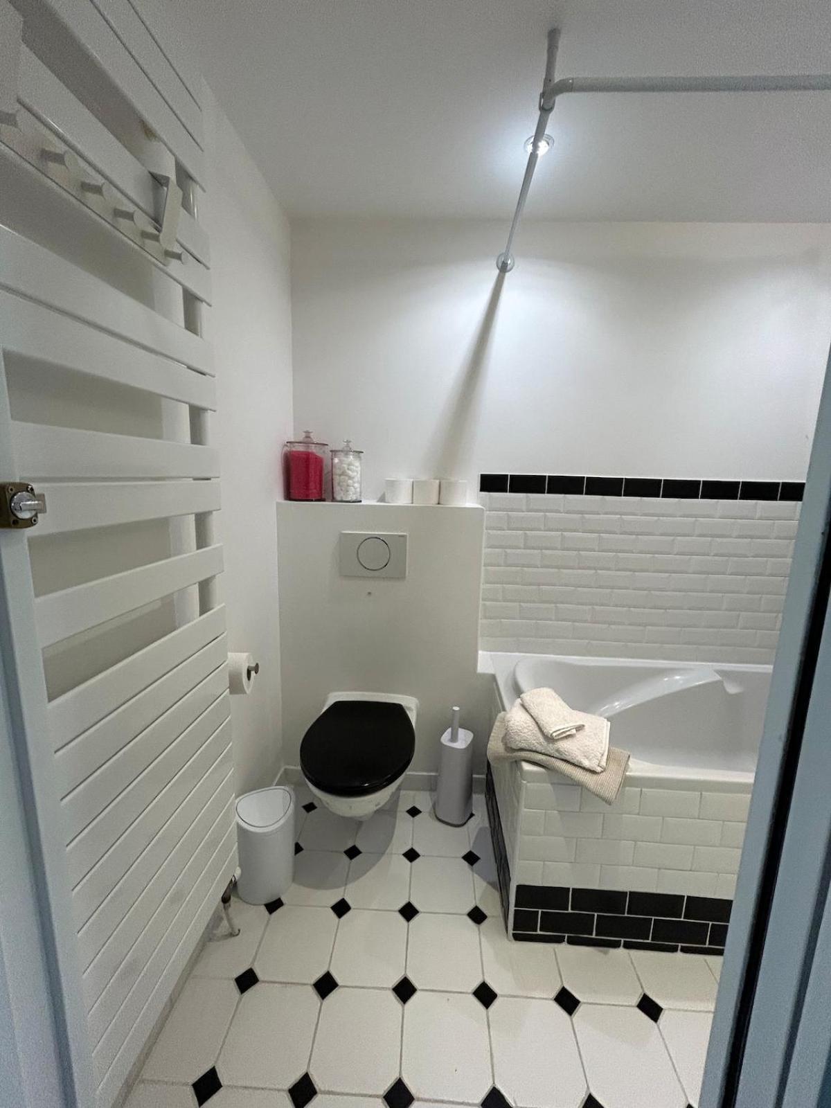 Outstanding And Sunbathed 3 Br Parijs